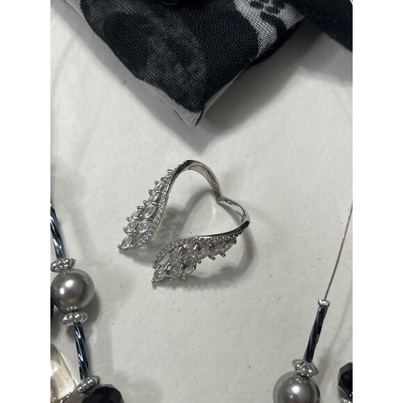 Mixed Gothic Jewelry 7-Piece Set W/ CONQUERing and Skull Scarf - Picture 3 of 7